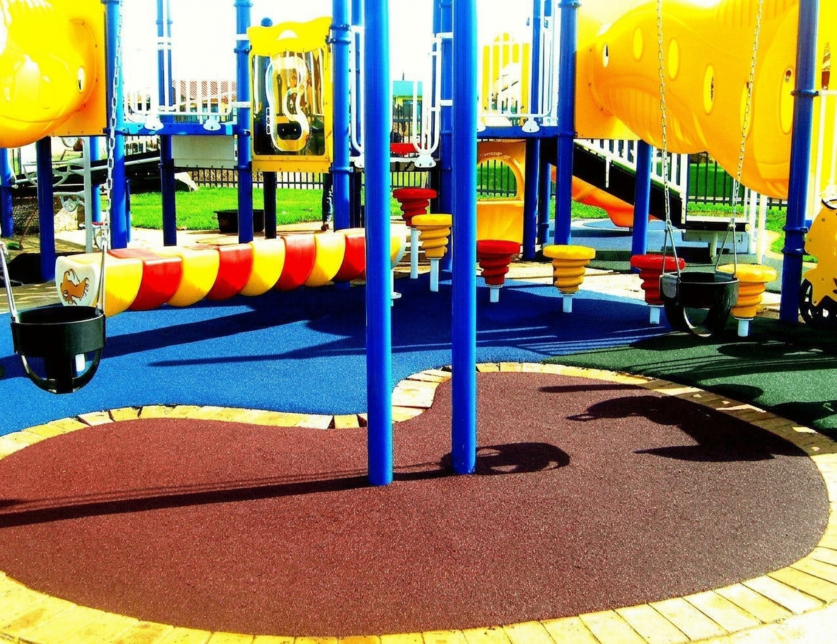 Colourful Seenarmoovar playground with vibrant wet-pour surfacing