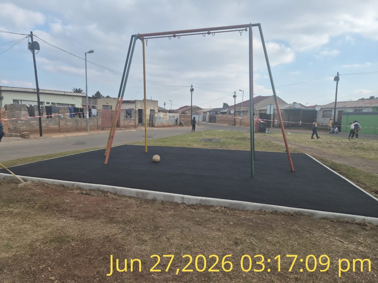 Wetpour rubber surfacing